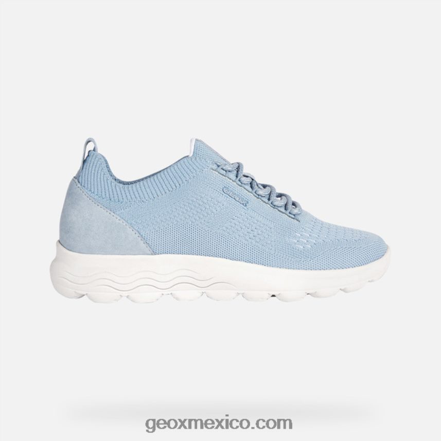 mujer esferica cielo claro Geox L846PZ66