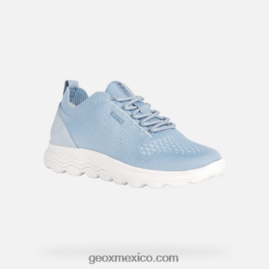 mujer esferica cielo claro Geox L846PZ66